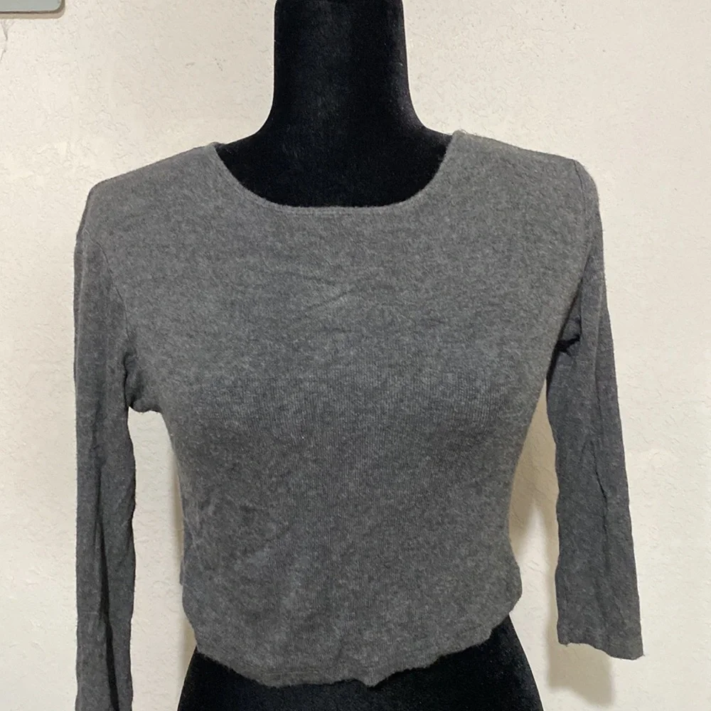 Brandy Melville Long Sleeve Crop Top - Picture 2 of 5